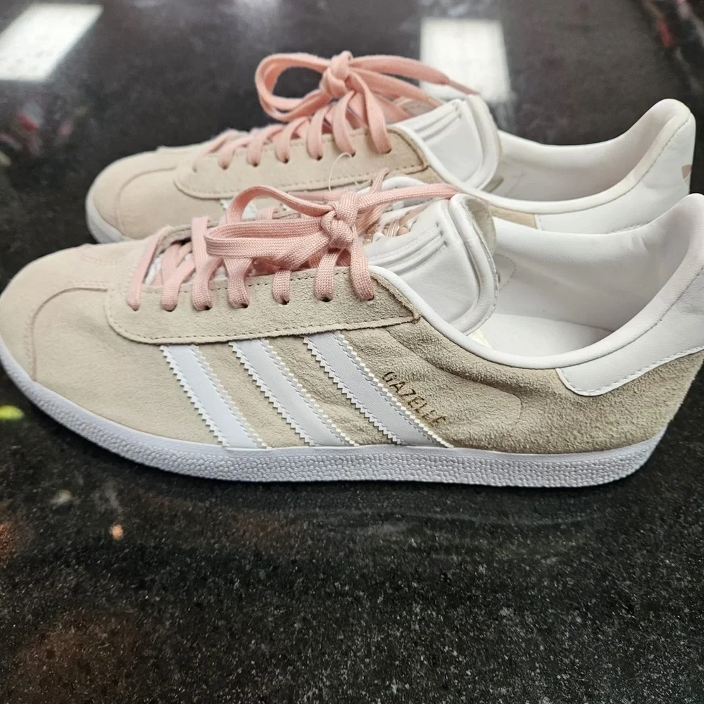 Sz 9 Men Gazelle adidas pink